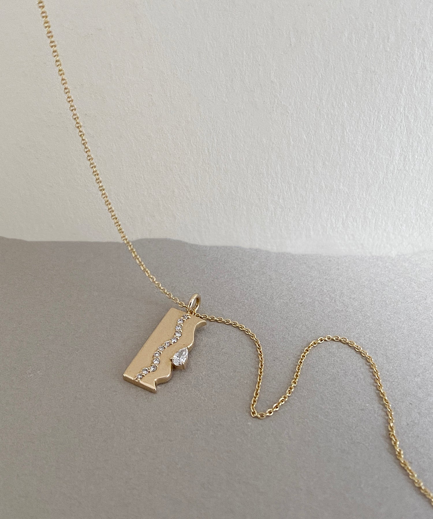 Contour — Pavé Edge Necklace (Diamond)